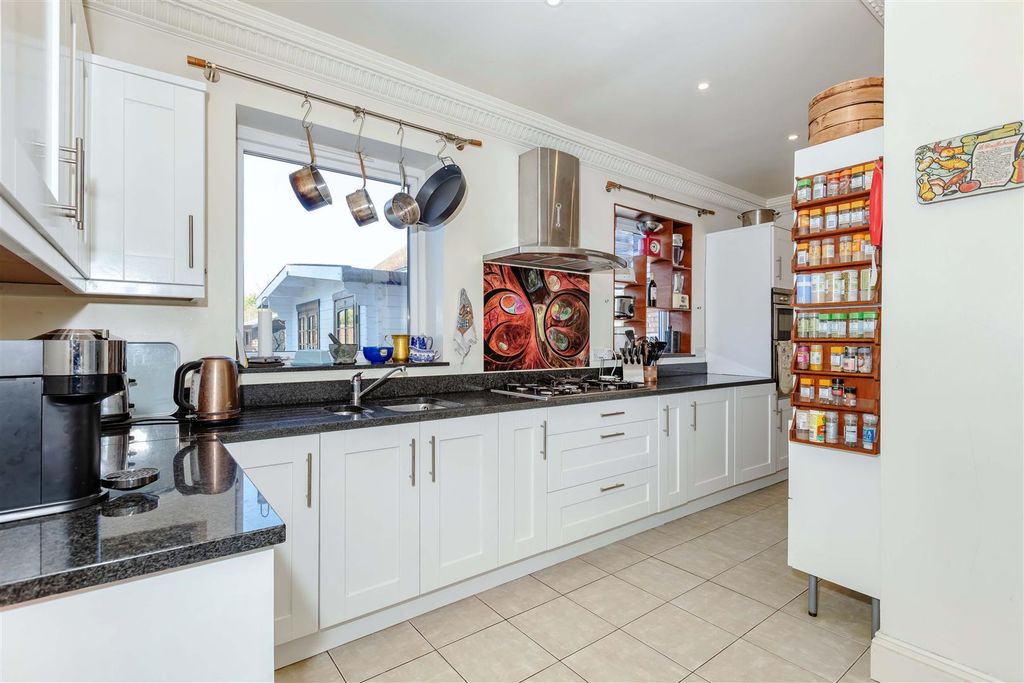 Property photo 3 of 27 Brighton Road_19.Jpg