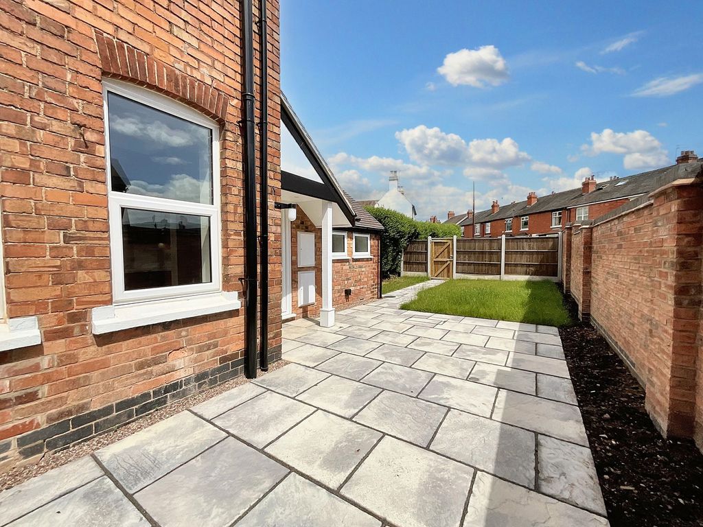 Property photo 2 of 31