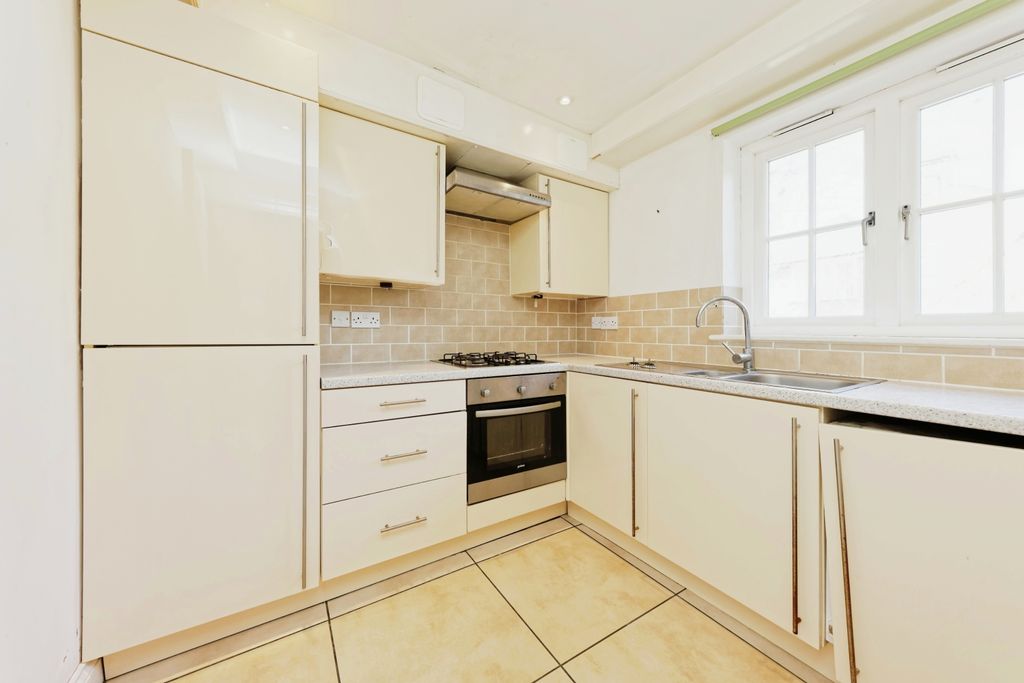 Property photo 2 of 5