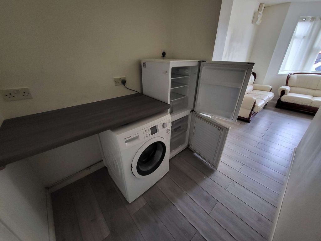 Property photo 3 of 6 Gallery