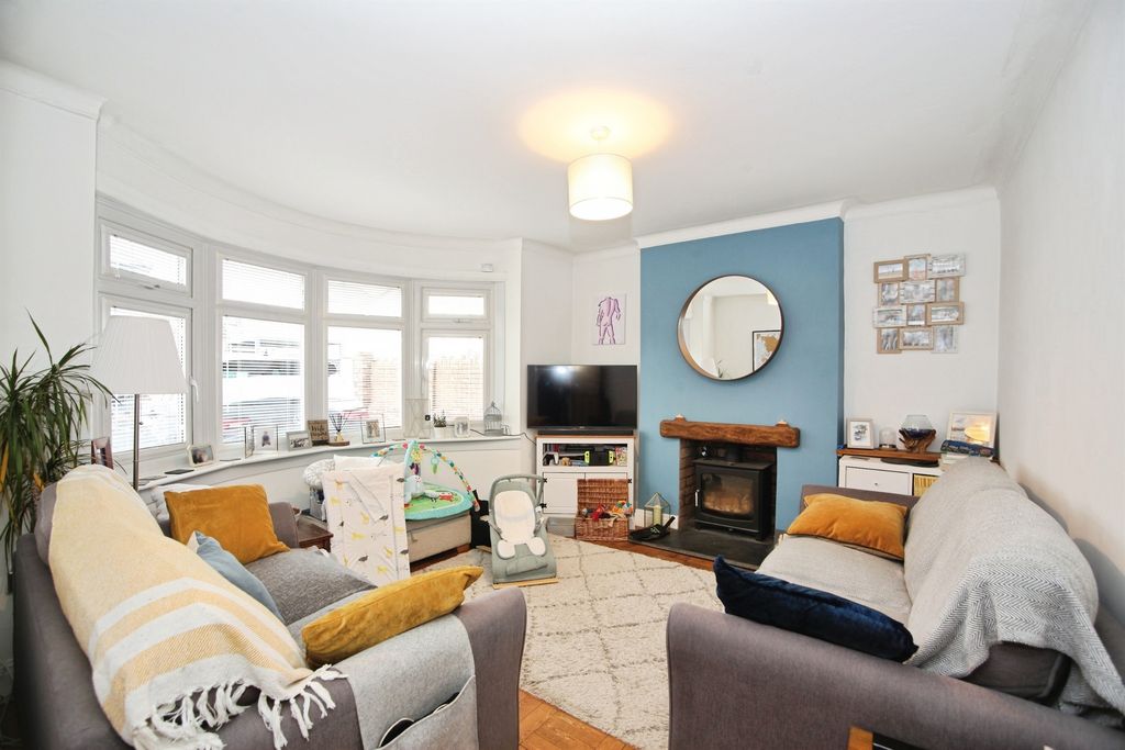 Property photo 3 of 17