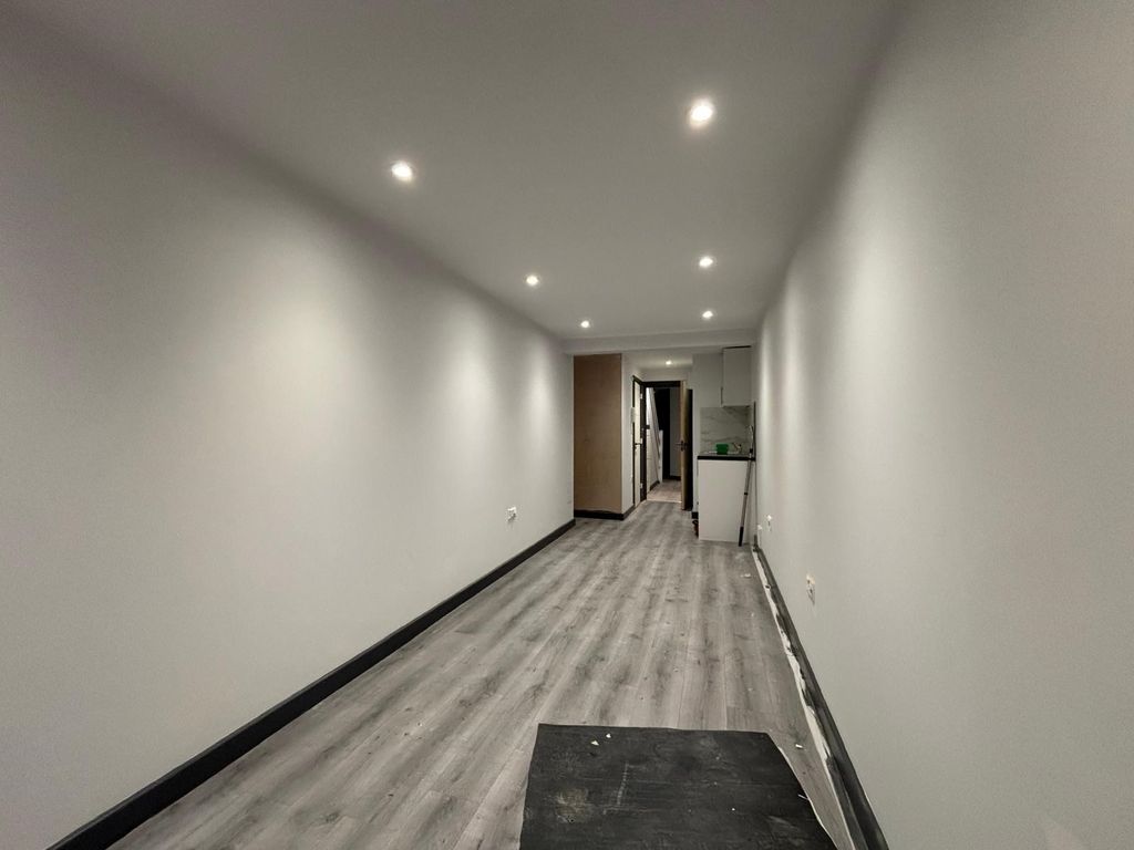 Property photo 1 of 5 Bedroom 3