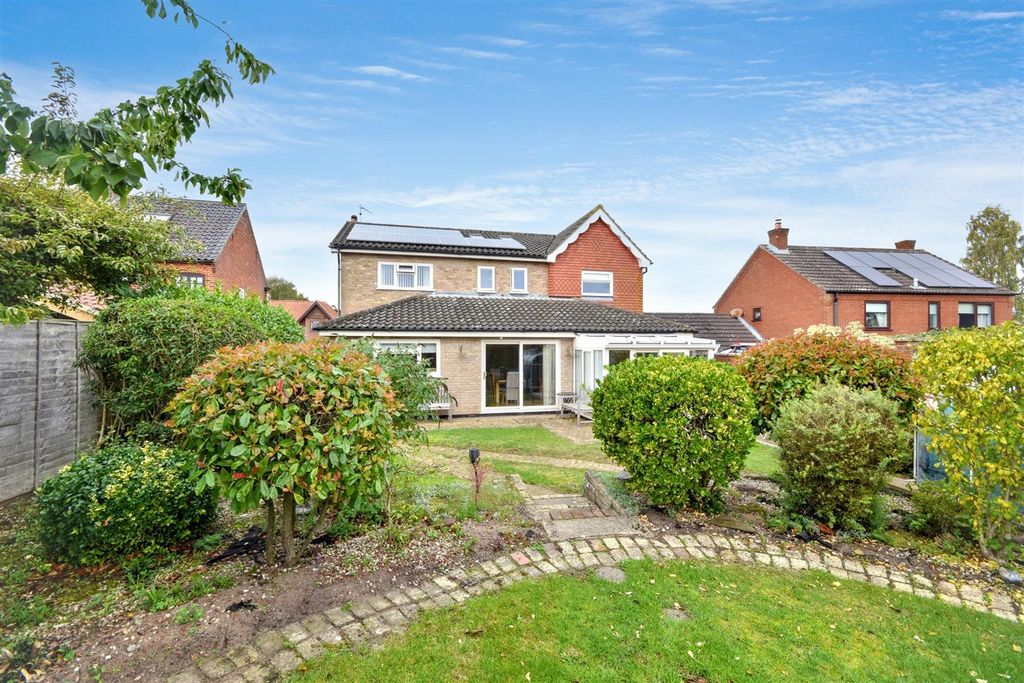 Property photo 3 of 16 16 (1).Jpg