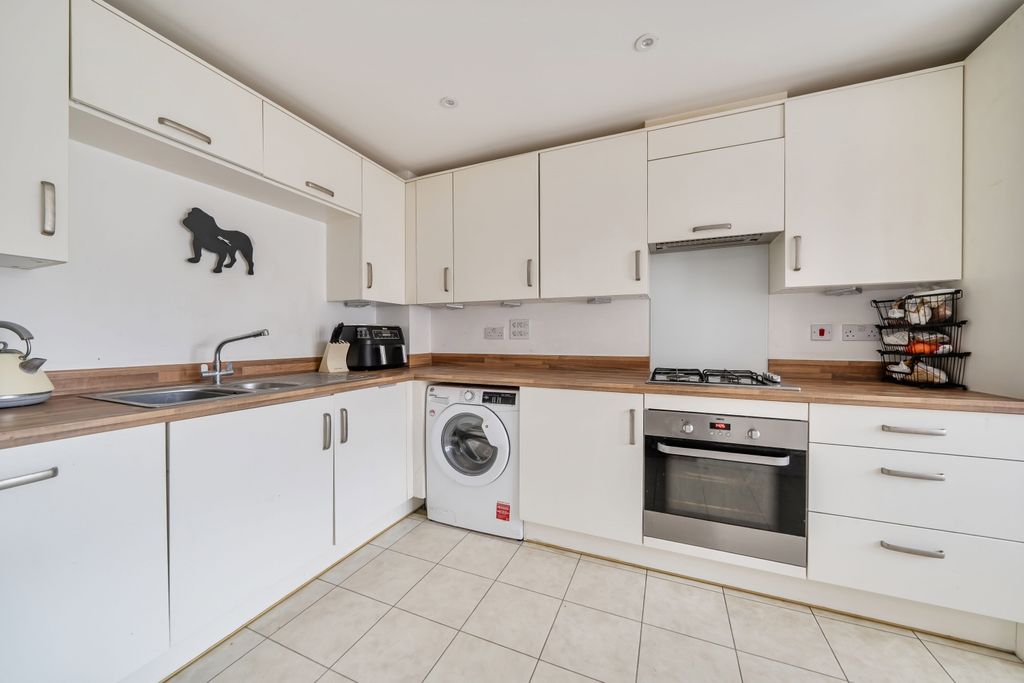 Property photo 3 of 16 Kitchen