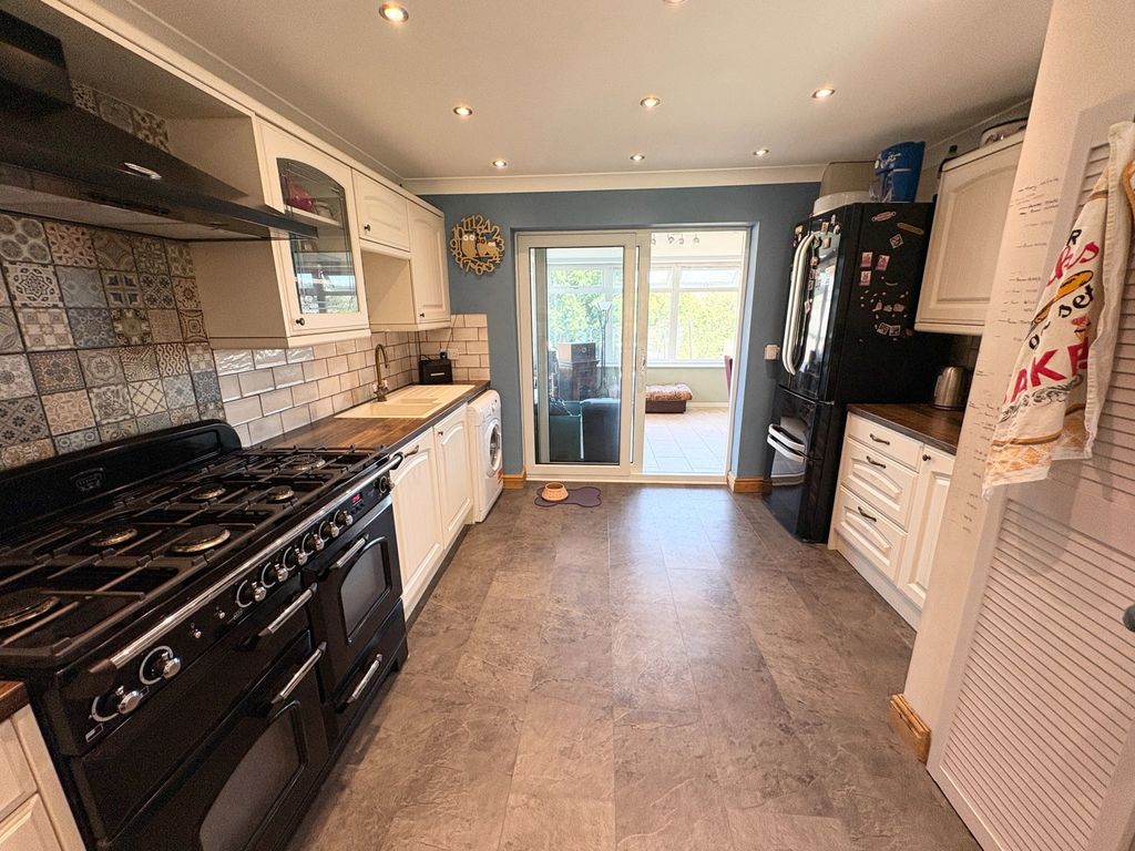 Property photo 3 of 40