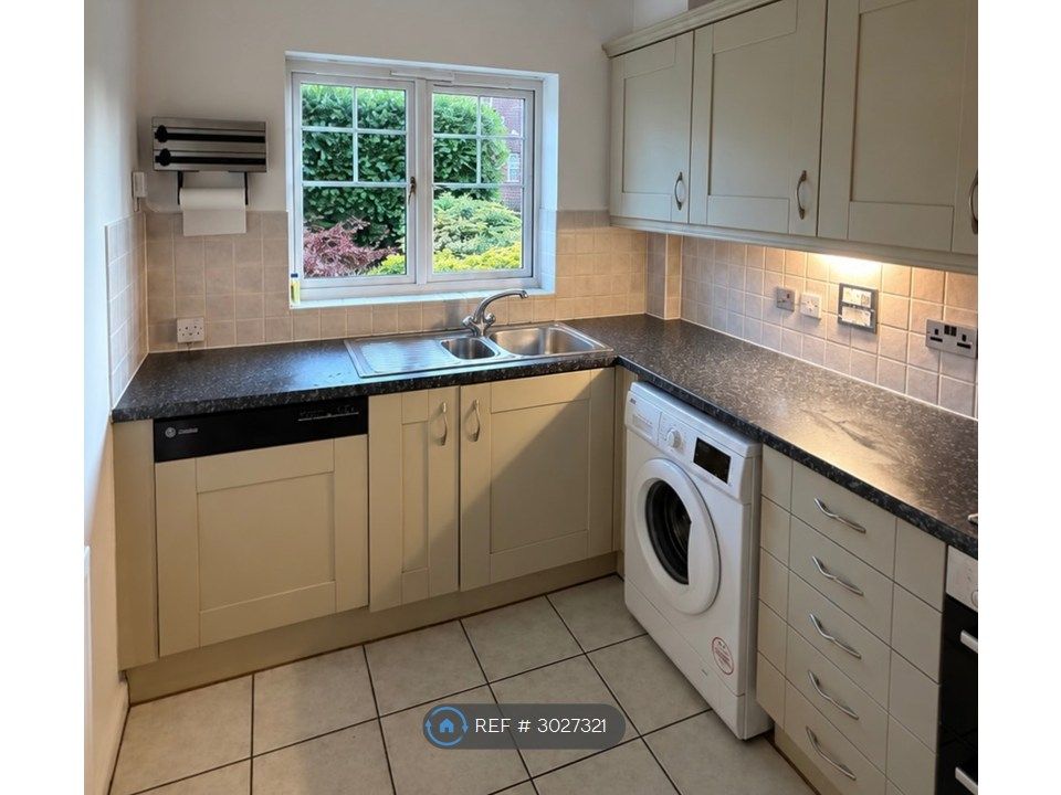 Property photo 3 of 13 Kitchen