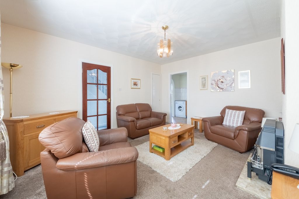 Property photo 3 of 35