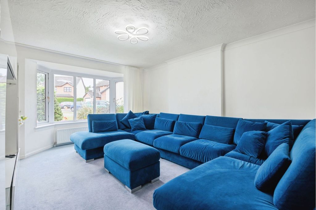 Property photo 3 of 15 Lounge