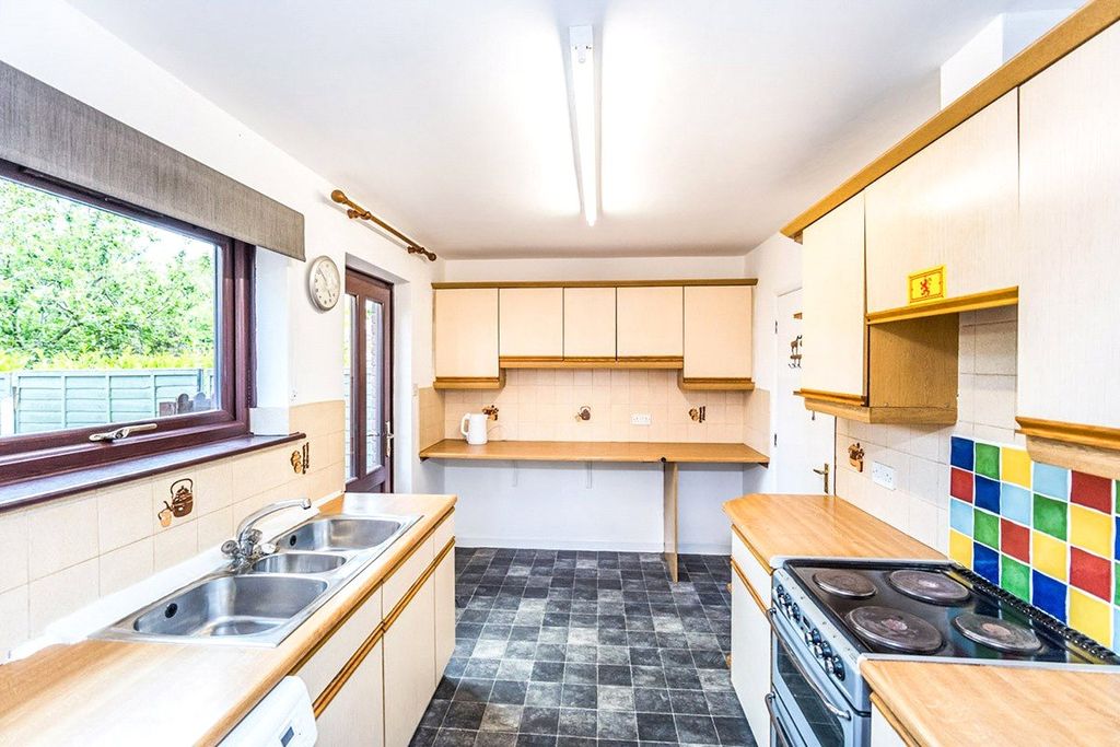 Property photo 3 of 8 Kitchen