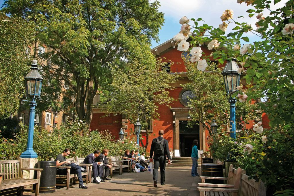 Property photo 3 of 15 St Pauls Garden-Pichi@2x