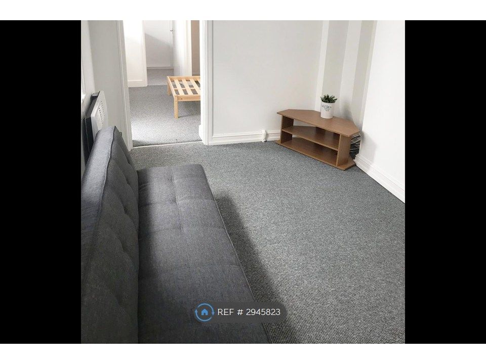 Property photo 1 of 11 Living Room