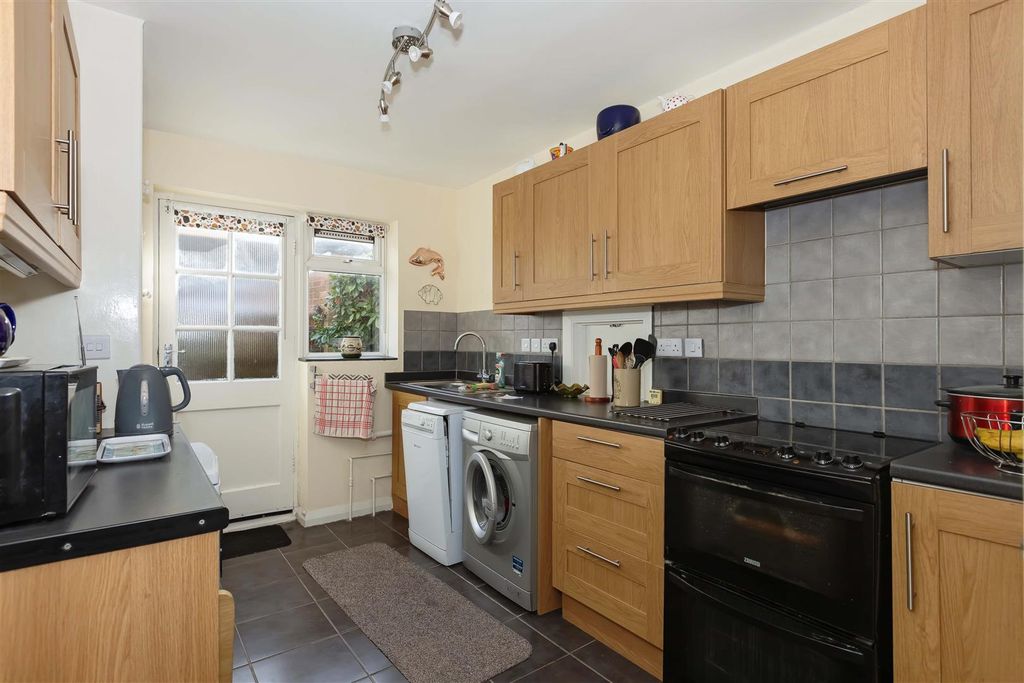 Property photo 2 of 10 Rusper Rd _1.Jpg