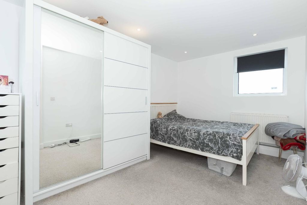 Property photo 3 of 9 11B Nrth Rd_1.Jpg