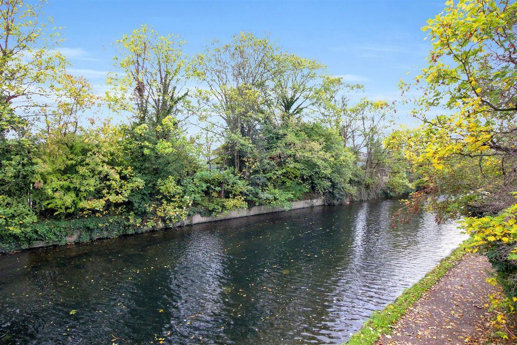 Property photo 3 of 14 Canal View