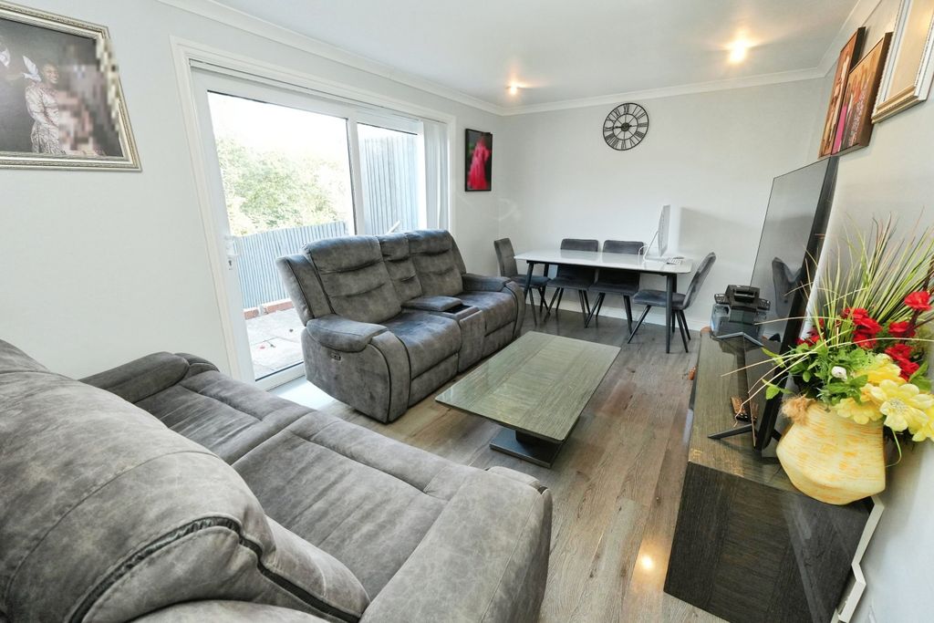 Property photo 2 of 15 Lounge/Dining Room
