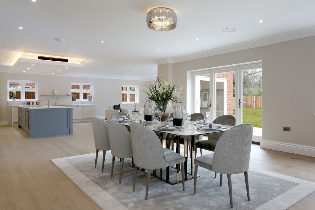 Property photo 3 of 18 Dining Room