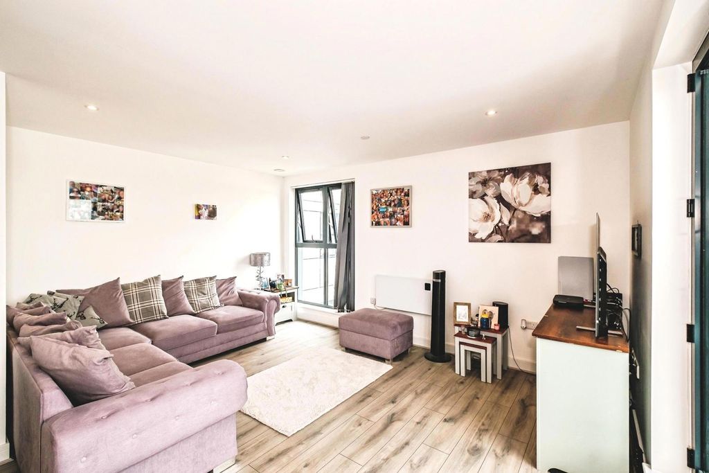Property photo 3 of 13 Pbox-Img.Jpg