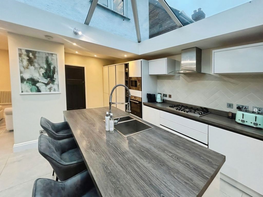 Property photo 3 of 19 Pbox-Img.Jpg