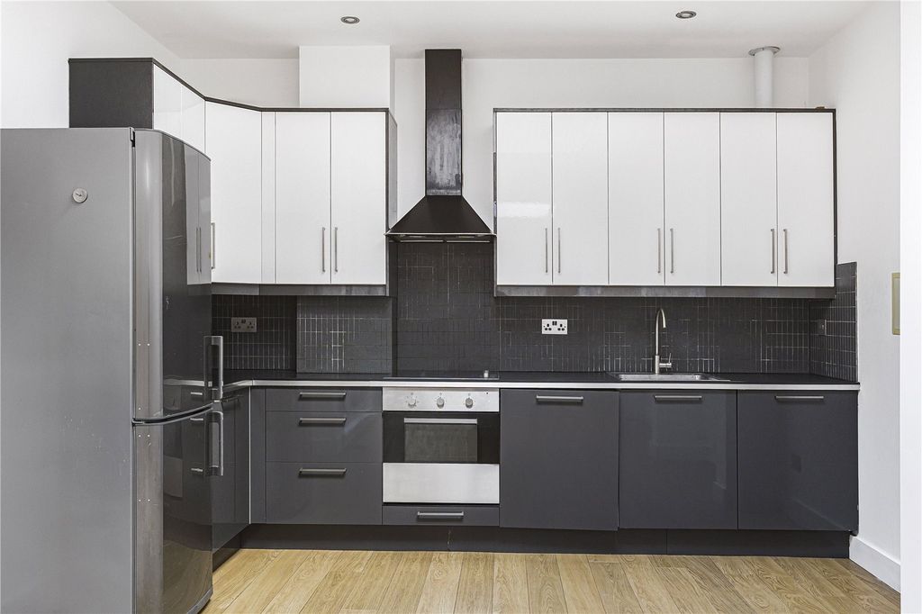 Property photo 3 of 16 Kitchen