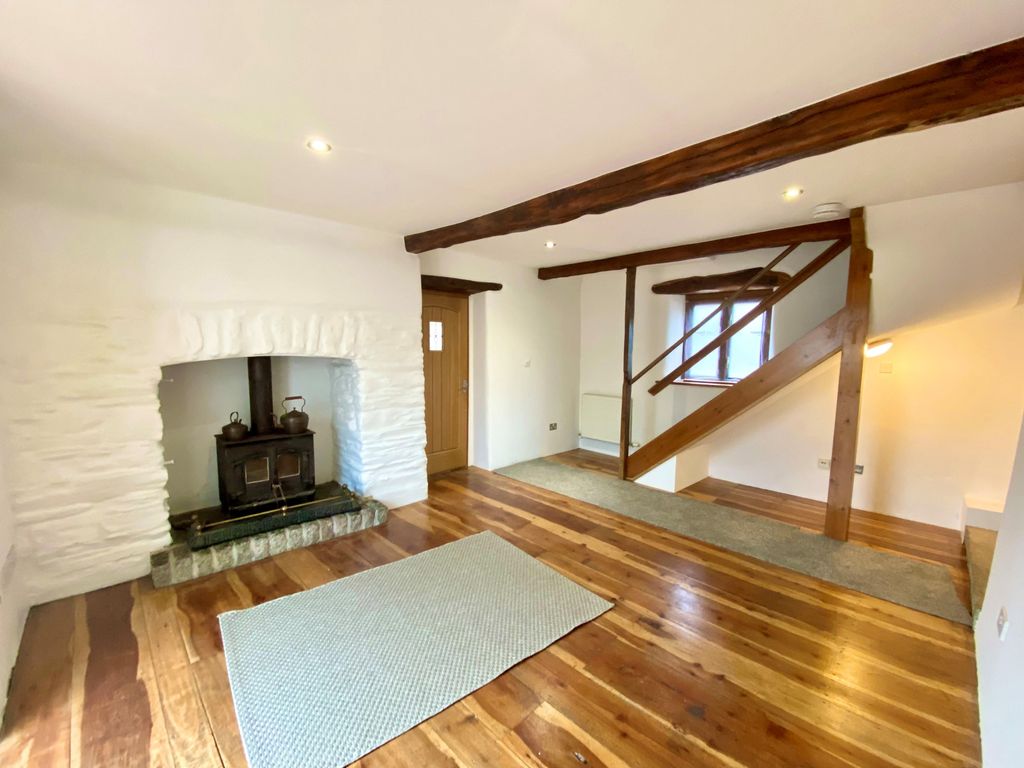 Property photo 3 of 14 Living Room