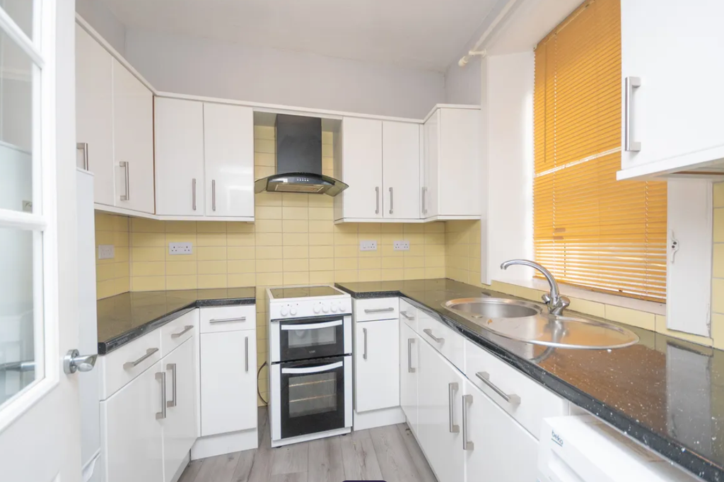 Property photo 3 of 8 Image 2