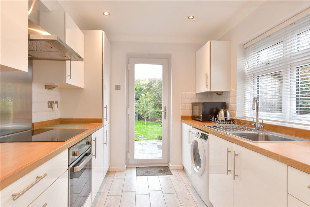 Property photo 3 of 9 Kitchen