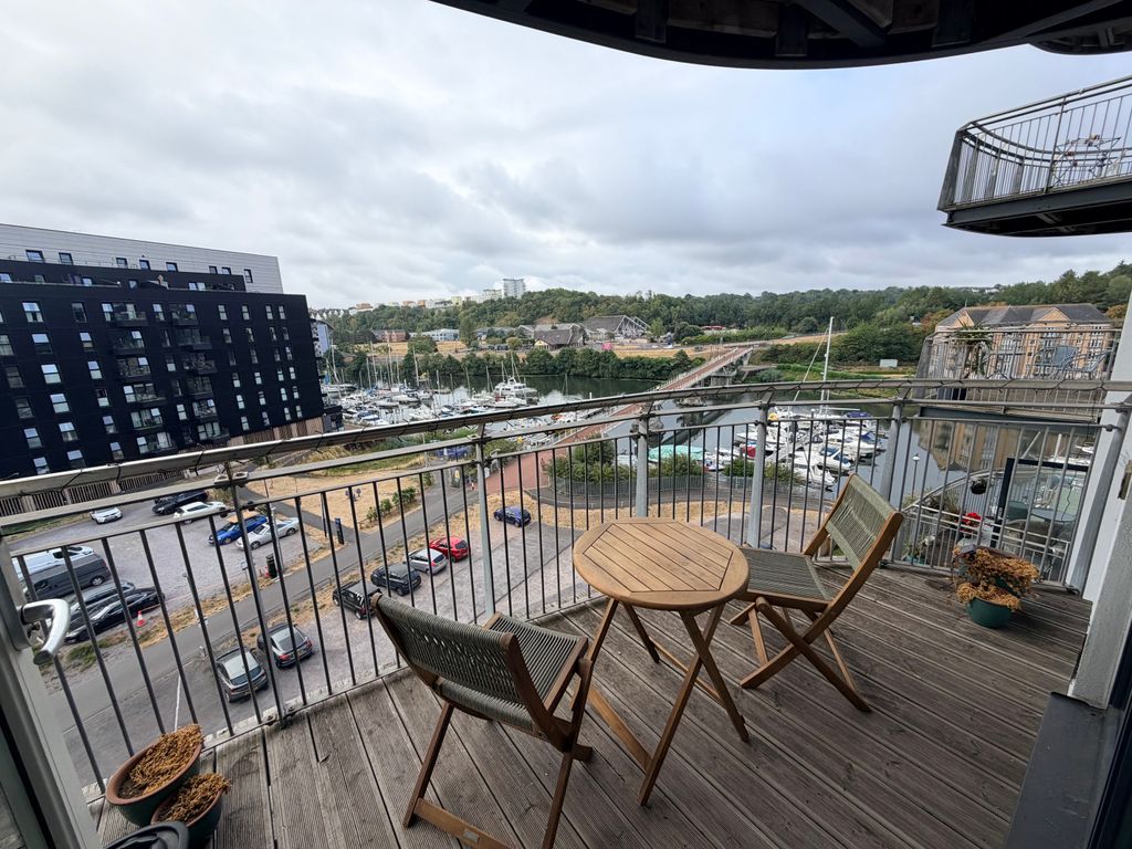 Property photo 3 of 19 Balcony