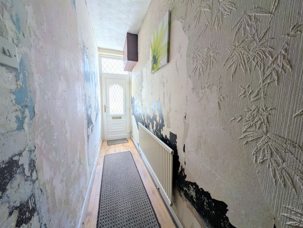 Property photo 2 of 18 Hallway