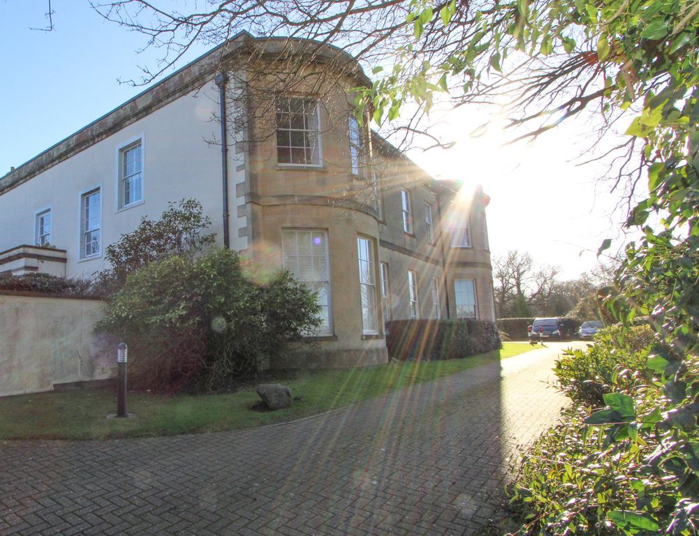 Property photo 2 of 27