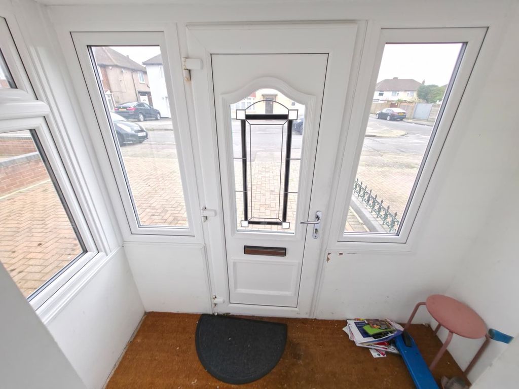 Property photo 2 of 27