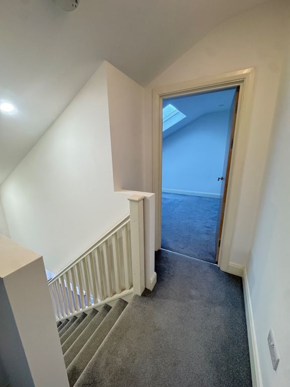 Property photo 3 of 7 Hallway