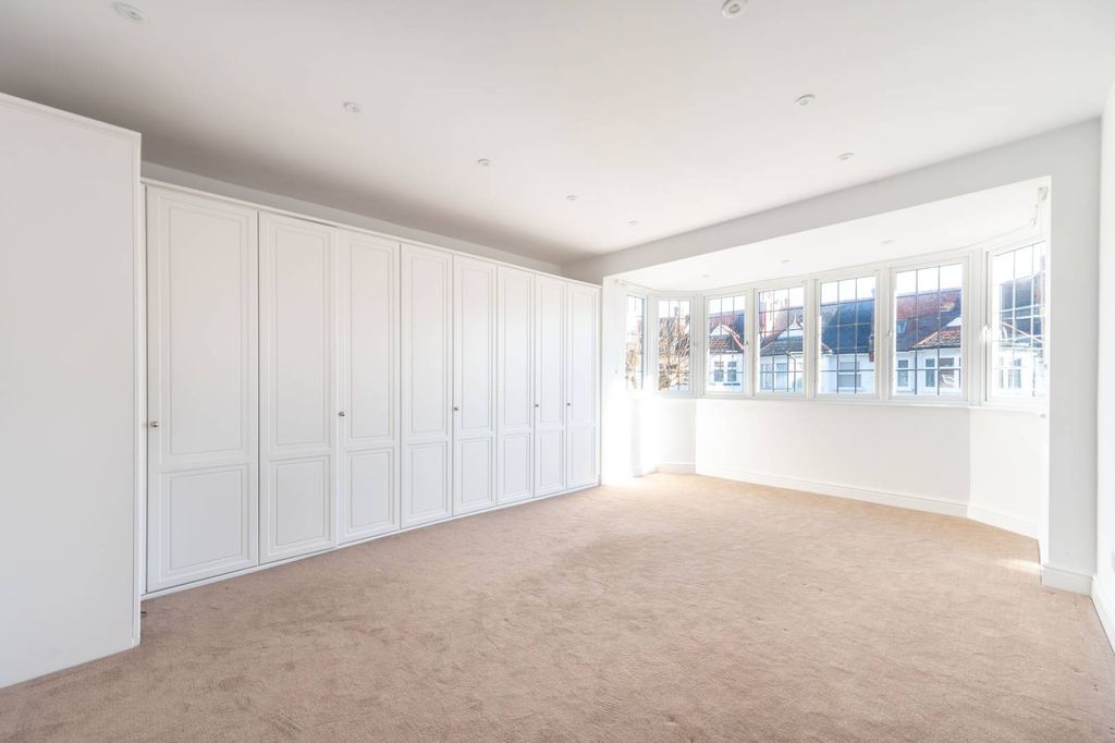 Property photo 3 of 24