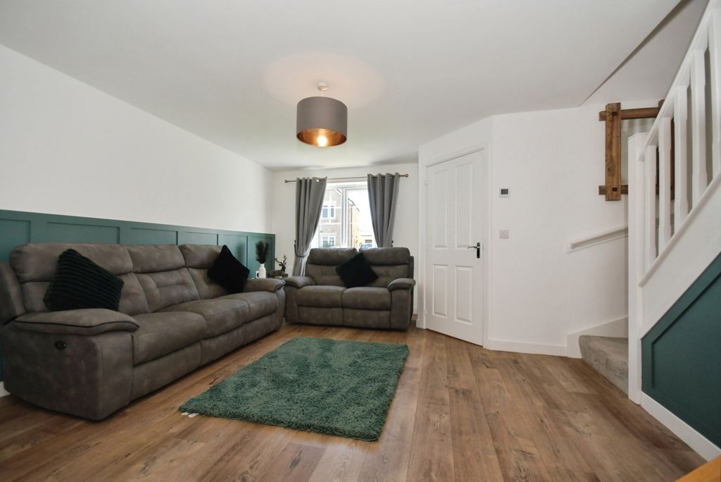 Property photo 2 of 27 Lounge