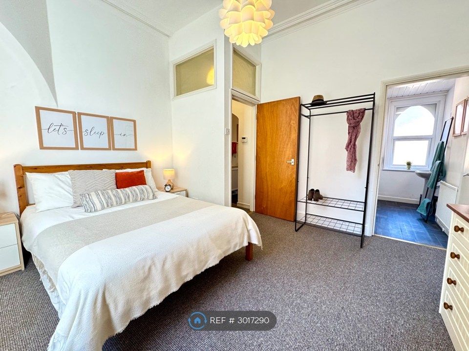 Property photo 1 of 10 Bedroom