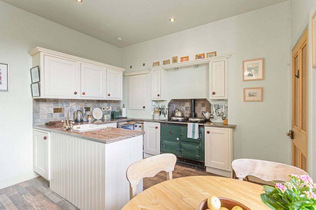 Property photo 1 of 39