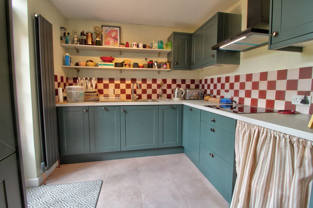 Property photo 3 of 14 Kitchen 1