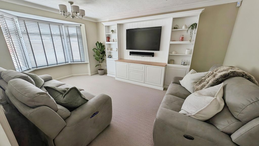 Property photo 2 of 21 Pbox-Living_Room-327599.Jpg