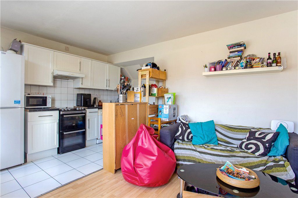 Property photo 3 of 14 Lounge