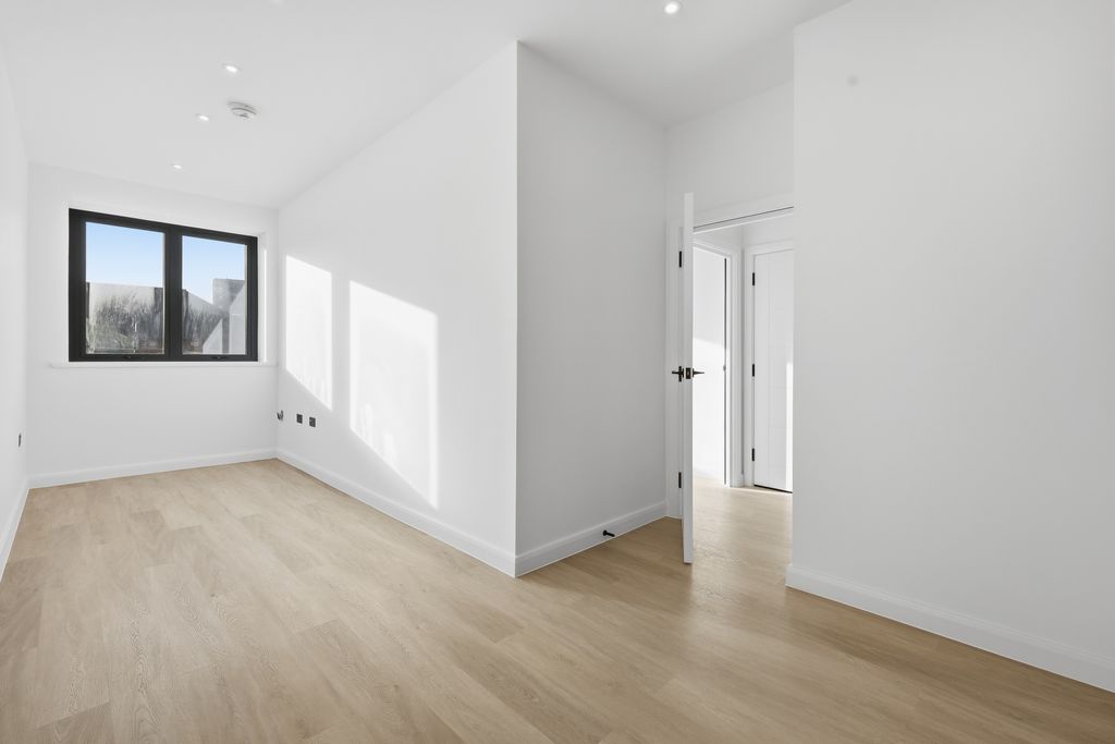Property photo 1 of 6 Living Room