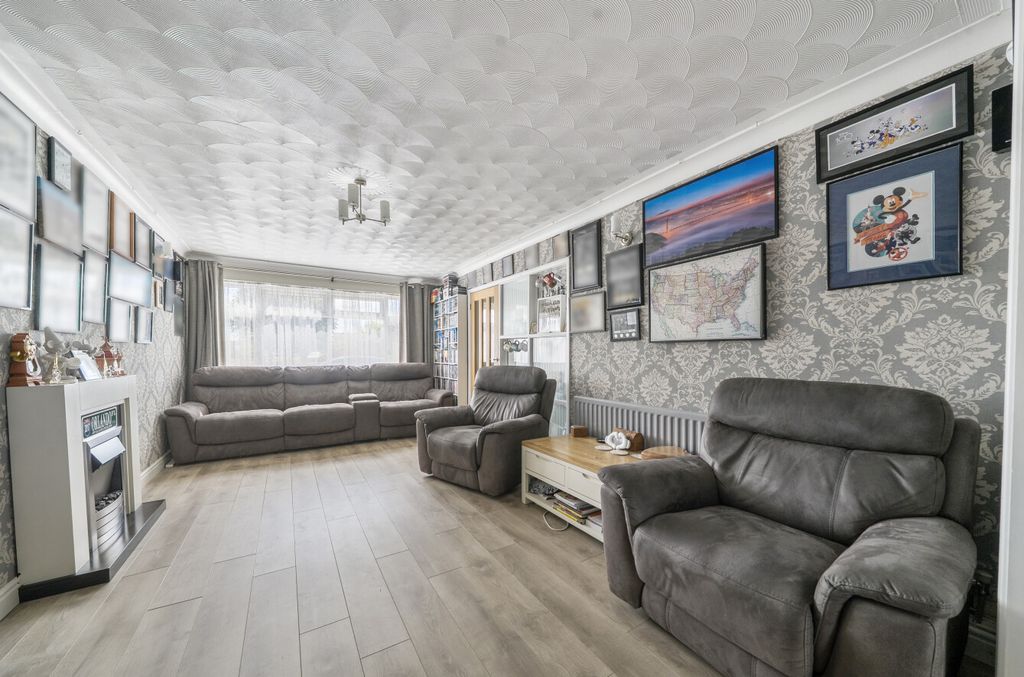 Property photo 2 of 14 15005259