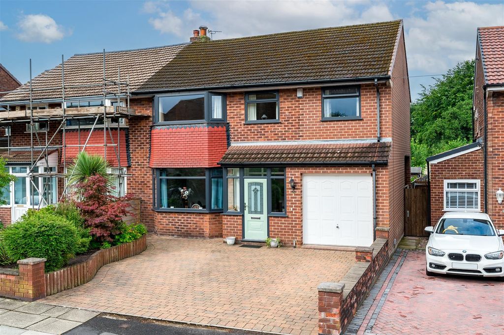 Property photo 1 of 32 Beeston Grove-32.Jpg