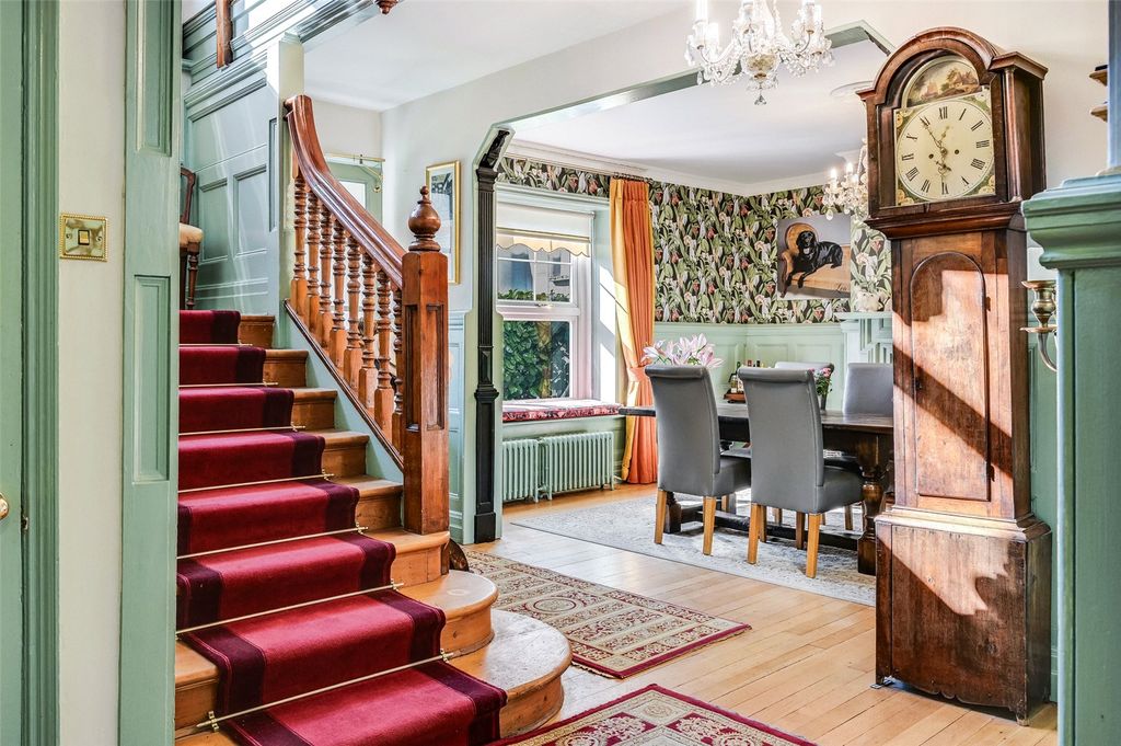 Property photo 2 of 20 Entrance Hall