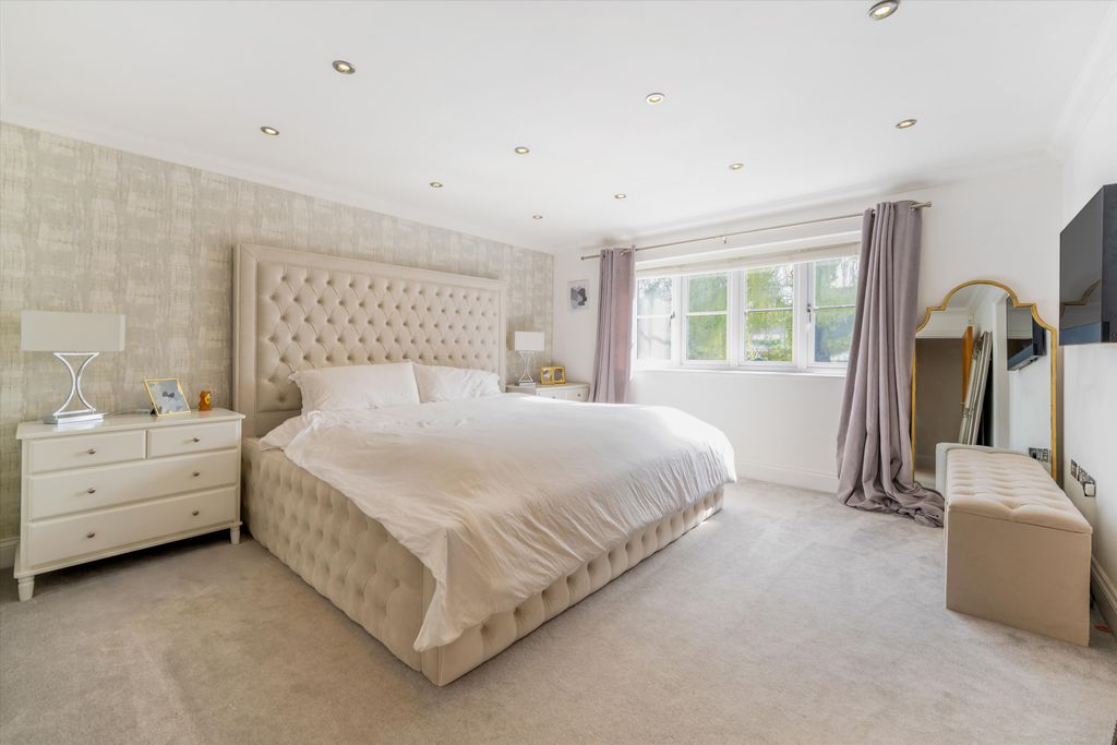 Property photo 3 of 36 Image