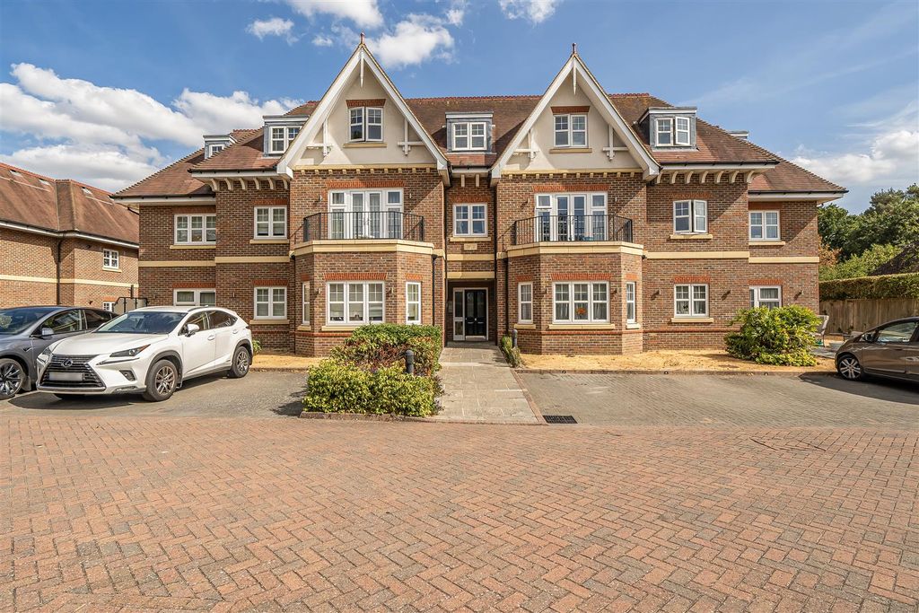 Property photo 1 of 15 External