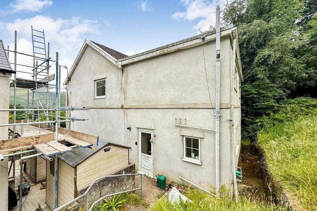 Property photo 2 of 21 39 Penywern Road, Ystalyfera, Swansea, Wales, Sa9 2Nh