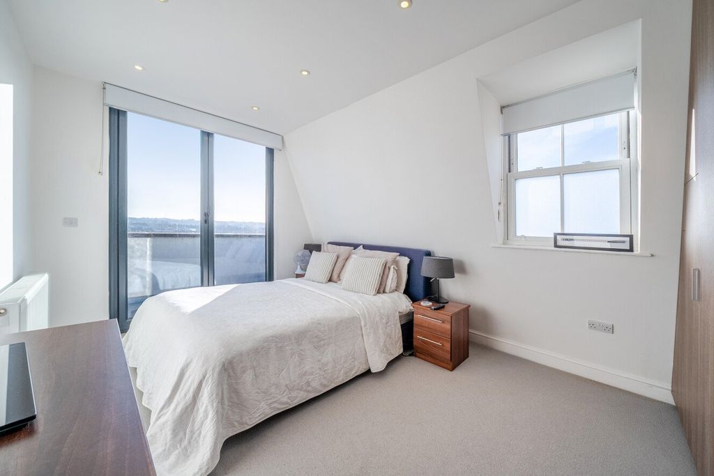 Property photo 3 of 14 Picture No. 02