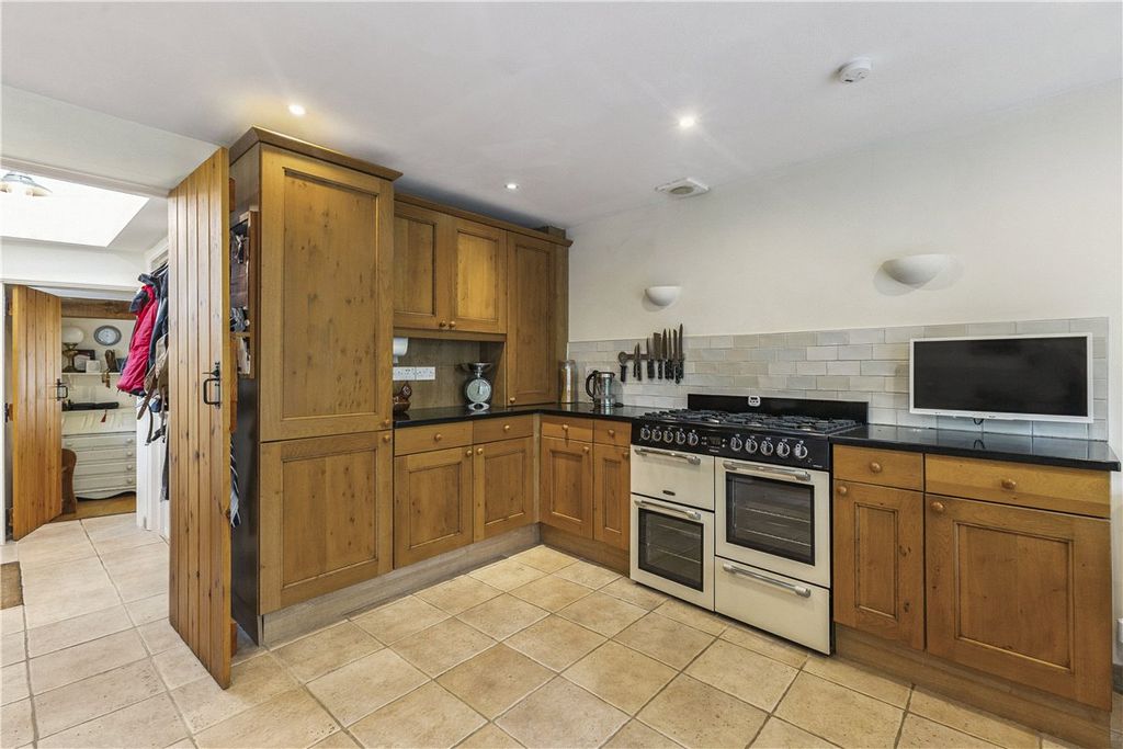 Property photo 2 of 20 Kitchen