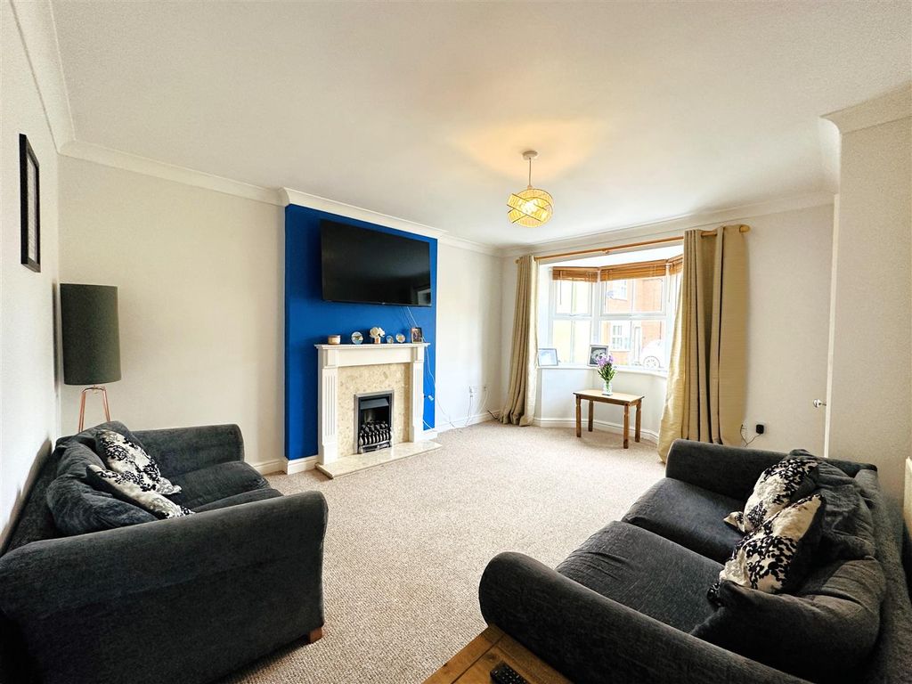 Property photo 2 of 15 Lounge