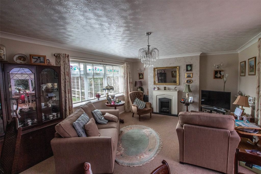 Property photo 3 of 18 Living Room