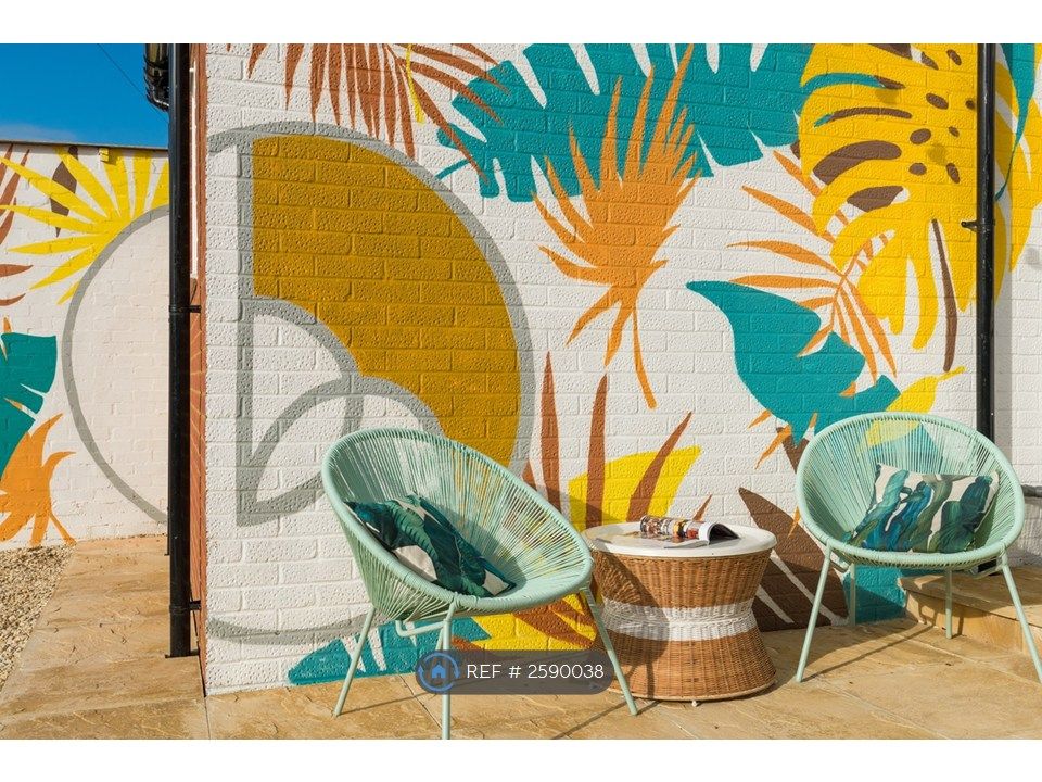 Property photo 2 of 7 Stylish Social And Outdoor Spaces